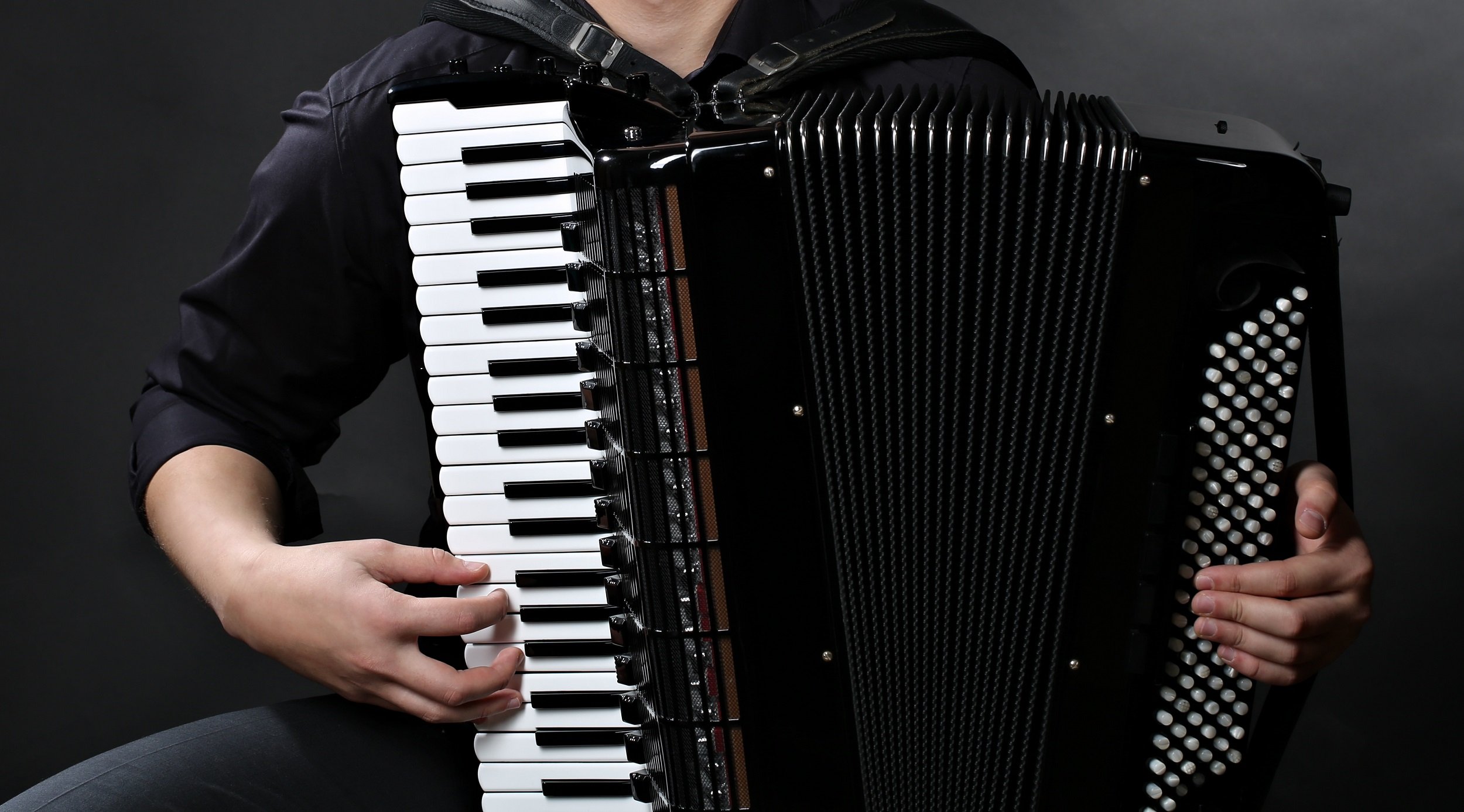Accordion Player Covers 10 Difficulty Levels of Tetris
